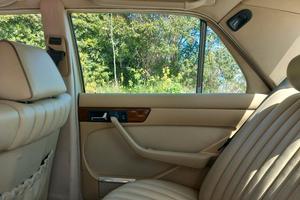 Mercedes W 126  300 SE