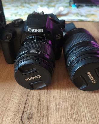 Canon EOS 4000D con obbiettivo 8-55mm e un 75-300m