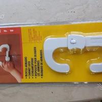 Gancio blocca armadio Chicco