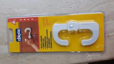 Gancio blocca armadio Chicco