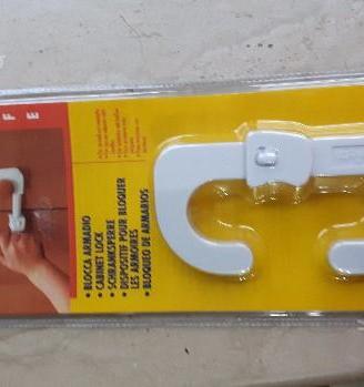 Gancio blocca armadio Chicco