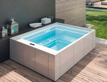 Mini-piscina idromassaggio usata ricondizionata