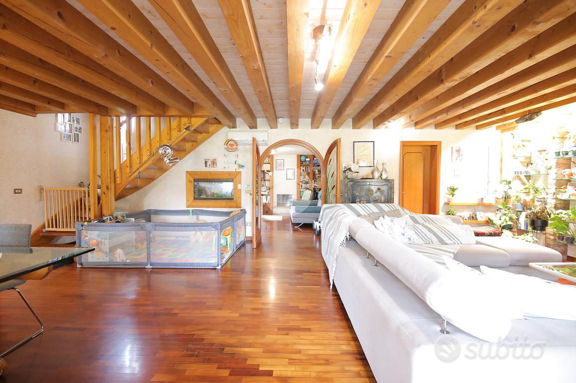 VILLA SINGOLA A CASIER - Vista 4
