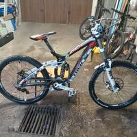 Trek session 8 Downhill 