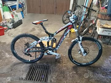 Trek session 8 Downhill 