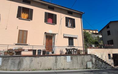 Vernio terratetto angolare di 220 mq con esterno