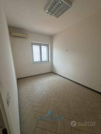 Immobile di 670 m² a Aversa