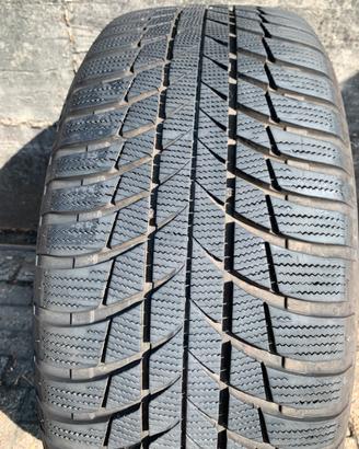Kit invernale 4 gomme runflat su cerchi in lega 18