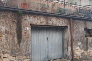 Battiati (via Einaudi) garage mq. 287 finestrato