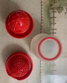 Spremiagrumi nuovo Tupperware rosso con tappo500ml