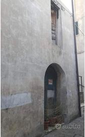 Casa da ristrutturare in tutto