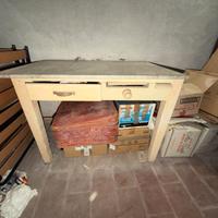 Tavolo da cucina vintage con bel piano in marmo