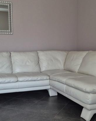 Divano in pelle bianca