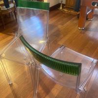 Coppia di Sedie kartell hi cut in policarbonato