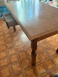 Tavolo rustico in legno