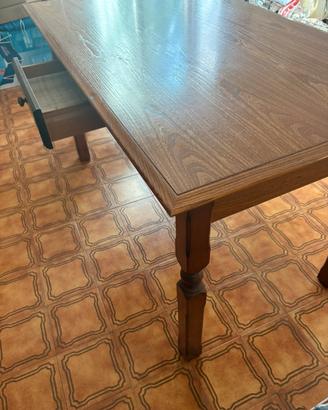 Tavolo rustico in legno