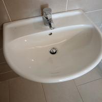 lavandino e miscelatore Zucchetti.