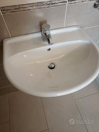 lavandino e miscelatore Zucchetti.