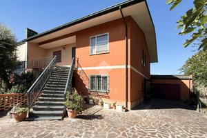 PORZIONE DI BIFAMILIARE A MOLINELLA