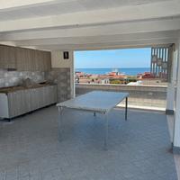 Appartamento con terrazzo sovrastante