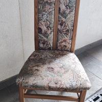 Sedie classiche in legno e tessuto