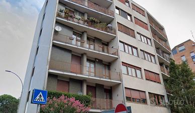 Stanza singola a Monza libera subito