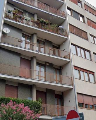 Stanza singola a Monza libera subito