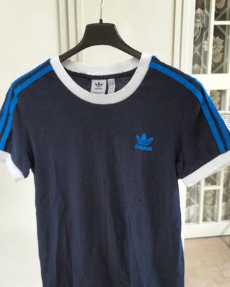 maglia Adidas taglia S colore azzurro e pantalone.