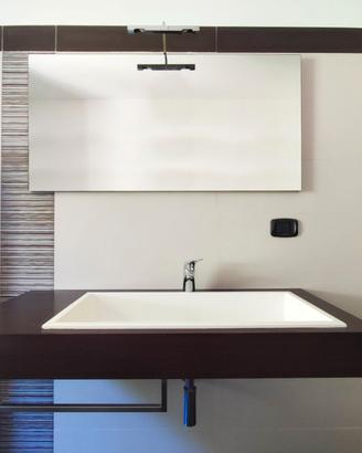 Arredo bagno completo di lavabo specchio mobile