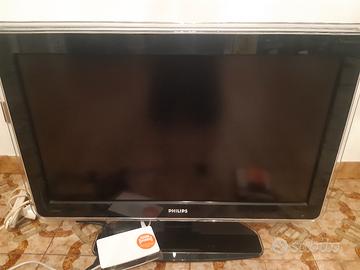 Televisore Phlips 32" con decoder.