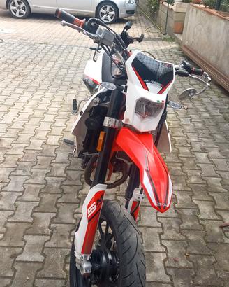 MOTARD SWM 125