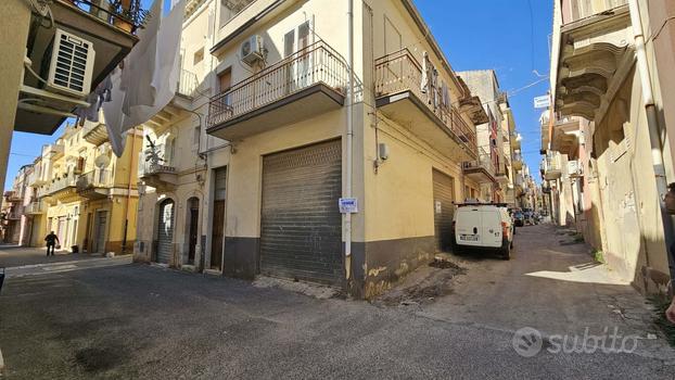 Garage, Cattedrale - Ecce, Ragusa.