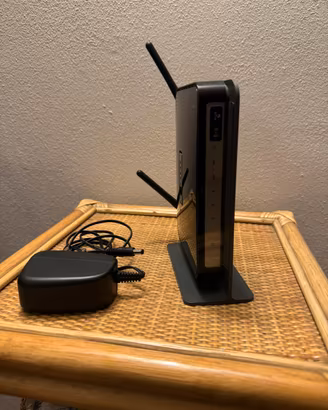 Router Netgear N300 DGN2200