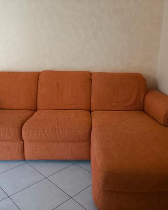 Divano Natuzzi Chaise Longue arancio - piano terra