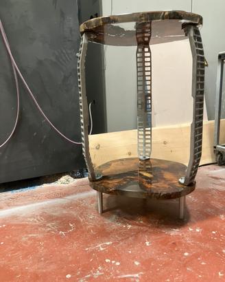 Tavolino da salotto in legno resina e fusioni