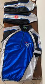 Maglia vento da ciclismo con pantaloncini e guanti