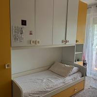 Cameretta a ponte gialla con letto estraibile