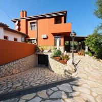 PORZIONE DI TRIFAMILIARE A MONTALTO DI CASTRO