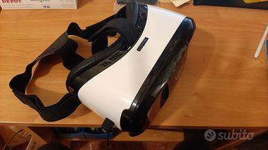 Visore regolabile per realtà virtuale