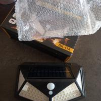 Lampada solare con crepuscolare e rilevatore prese