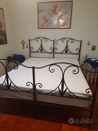 letto matrimoniale con reti a molle