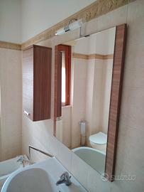 Specchiera con luce e mobiletto bagno