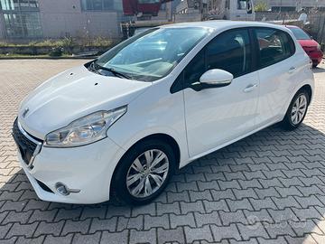 Peugeot 208 1.2 benzina