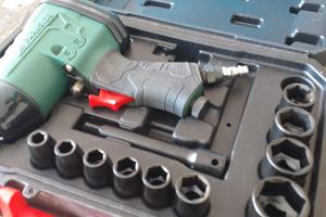 Avvitatore a percussione gomme