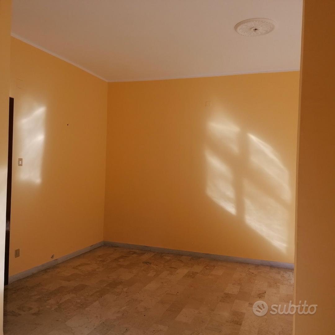 576168 Luminoso Appartamento Zona Centro Crotone - Vista 5