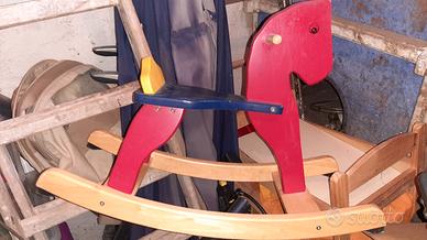 
cavallo a dondolo in legno bambino bambina monte