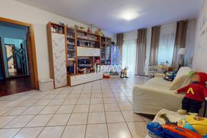 Luminoso appartamento con ampio garage