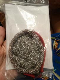 guanto metallico e coltellino per ostriche