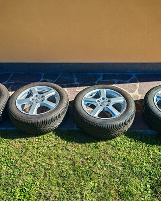 Gomme invernali con cerchio in lega 