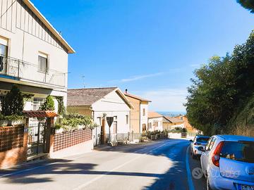 Vendita meta' villa bifamiliare